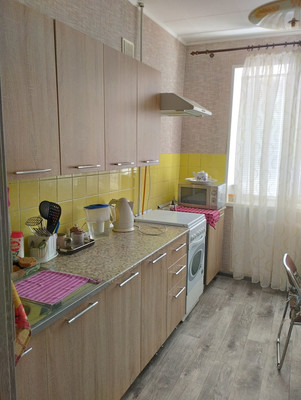 Продам трехкомнатную (3-комн.) квартиру, Маршала Кошевого ул, 10, Волгодонск г