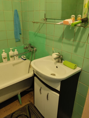 Продам трехкомнатную (3-комн.) квартиру, Маршала Кошевого ул, 10, Волгодонск г