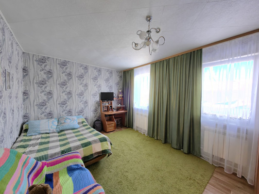 Продам двухкомнатную (2-комн.) квартиру, Надежд ул, 15, Лозовое п