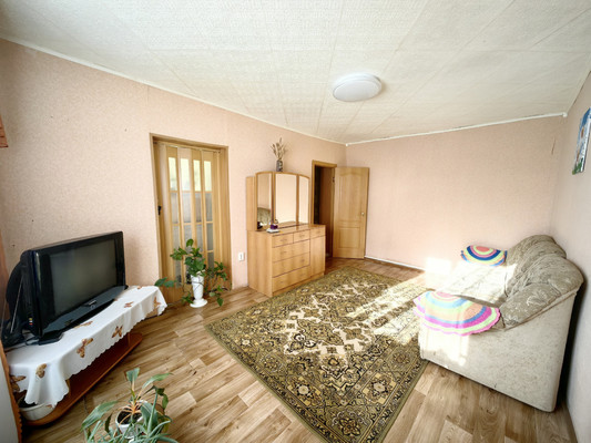 Продам двухкомнатную (2-комн.) квартиру, Надежд ул, 15, Лозовое п