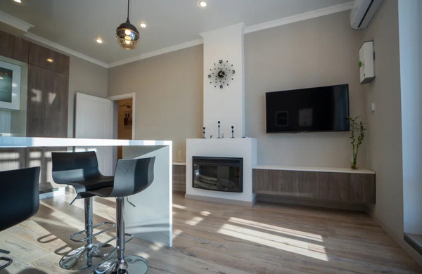 Продам трехкомнатную (3-комн.) квартиру, Оренбургский Тракт ул, 4Б, Казань г