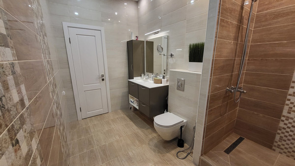 Продам трехкомнатную (3-комн.) квартиру, Оренбургский Тракт ул, 4Б, Казань г