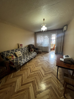 Продам трехкомнатную (3-комн.) квартиру, им. Калинина ул, 13к42, Краснодар г