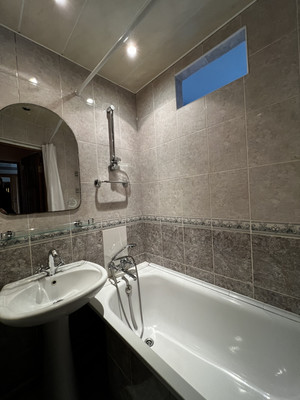 Продам трехкомнатную (3-комн.) квартиру, им. Калинина ул, 13к42, Краснодар г