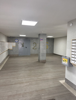 Продам двухкомнатную (2-комн.) квартиру, Лесопарковая ул, 43к2, Красноярск г