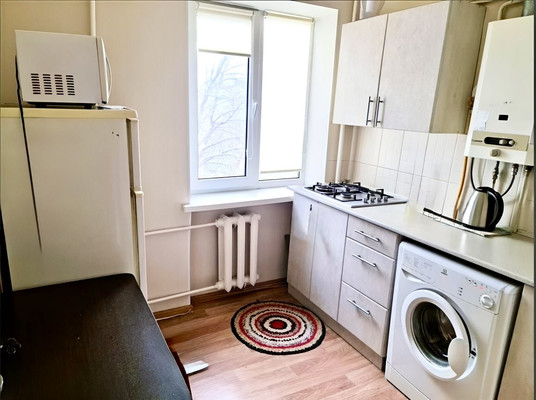 Продам двухкомнатную (2-комн.) квартиру, Гайдара ул, 4, Симферополь г