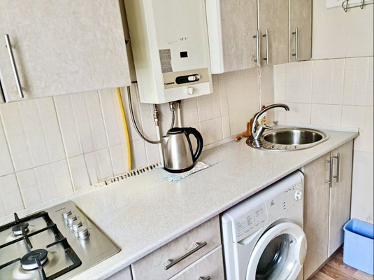 Продам двухкомнатную (2-комн.) квартиру, Гайдара ул, 4, Симферополь г