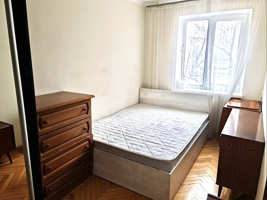 Продам двухкомнатную (2-комн.) квартиру, Гайдара ул, 4, Симферополь г