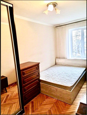 Продам двухкомнатную (2-комн.) квартиру, Гайдара ул, 4, Симферополь г