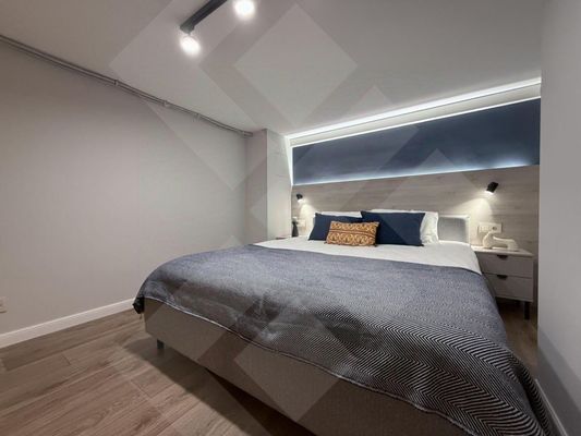 Продам коммерческое помещение 122 м2, Казакова ул, 7, Москва г