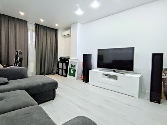 Продам двухкомнатную (2-комн.) квартиру, Таганрогская ул, 132к3, Ростов-на-Дону г