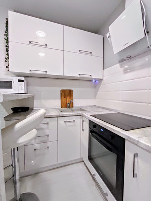 Продам двухкомнатную (2-комн.) квартиру, Таганрогская ул, 132к3, Ростов-на-Дону г