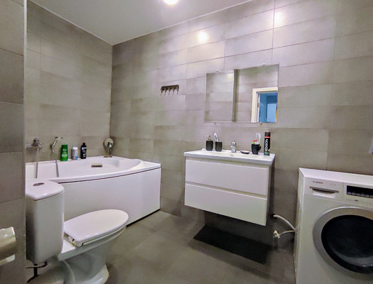 Продам двухкомнатную (2-комн.) квартиру, Таганрогская ул, 132к3, Ростов-на-Дону г