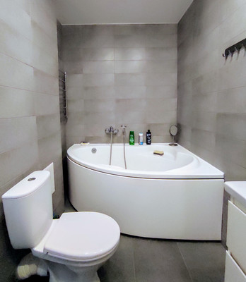 Продам двухкомнатную (2-комн.) квартиру, Таганрогская ул, 132к3, Ростов-на-Дону г