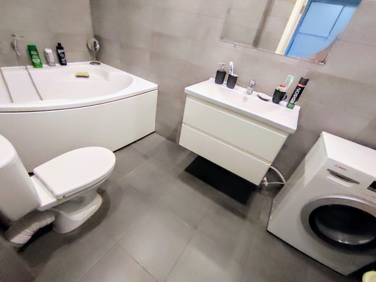 Продам двухкомнатную (2-комн.) квартиру, Таганрогская ул, 132к3, Ростов-на-Дону г