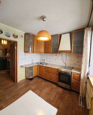 Продам трехкомнатную (3-комн.) квартиру, 14, Воскресенское д