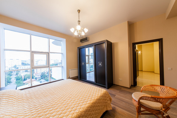 Сдам трехкомнатную (3-комн.) квартиру, Красногвардейская ул, 36, Геленджик г