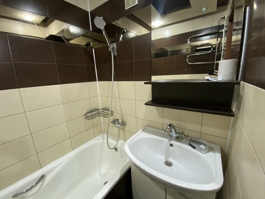 Сдам двухкомнатную (2-комн.) квартиру, Подвойского ул, 123, Тихорецк г