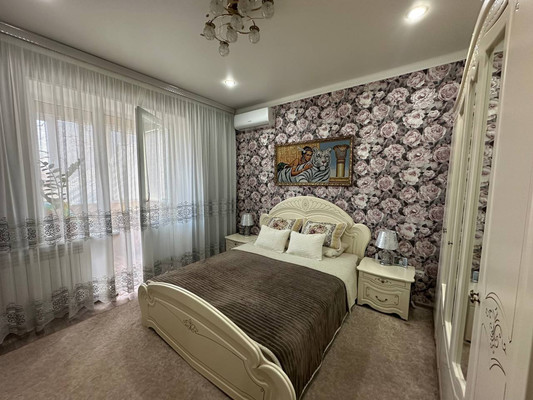 Продам трехкомнатную (3-комн.) квартиру, Железнодорожная ул, 49, Кропоткин г