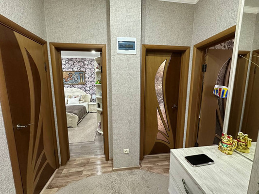 Продам трехкомнатную (3-комн.) квартиру, Железнодорожная ул, 49, Кропоткин г