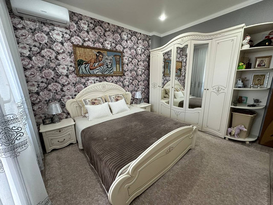 Продам трехкомнатную (3-комн.) квартиру, Железнодорожная ул, 49, Кропоткин г