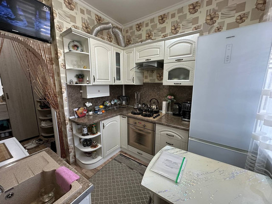 Продам трехкомнатную (3-комн.) квартиру, Железнодорожная ул, 49, Кропоткин г