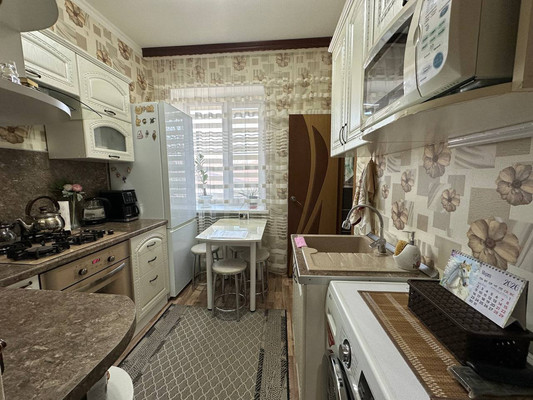 Продам трехкомнатную (3-комн.) квартиру, Железнодорожная ул, 49, Кропоткин г