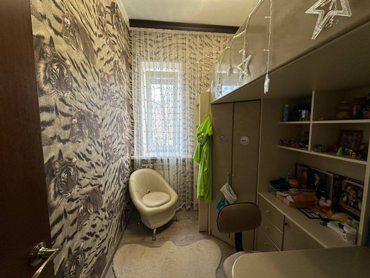 Продам трехкомнатную (3-комн.) квартиру, Железнодорожная ул, 49, Кропоткин г