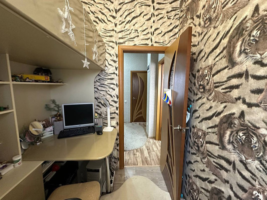 Продам трехкомнатную (3-комн.) квартиру, Железнодорожная ул, 49, Кропоткин г