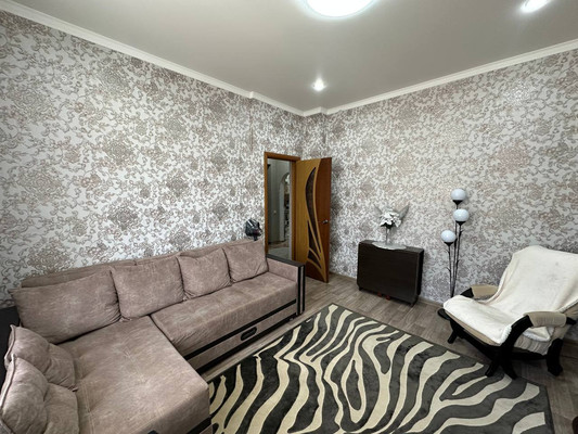 Продам трехкомнатную (3-комн.) квартиру, Железнодорожная ул, 49, Кропоткин г