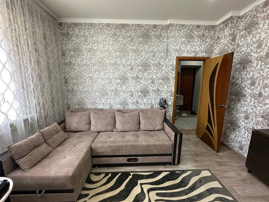 Продам трехкомнатную (3-комн.) квартиру, Железнодорожная ул, 49, Кропоткин г