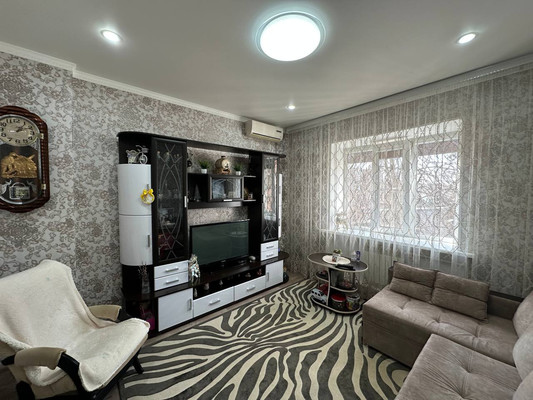 Продам трехкомнатную (3-комн.) квартиру, Железнодорожная ул, 49, Кропоткин г