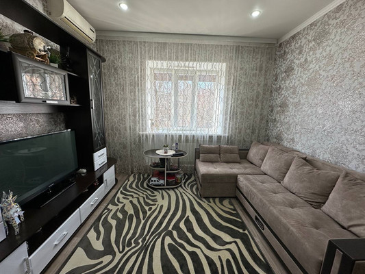 Продам трехкомнатную (3-комн.) квартиру, Железнодорожная ул, 49, Кропоткин г