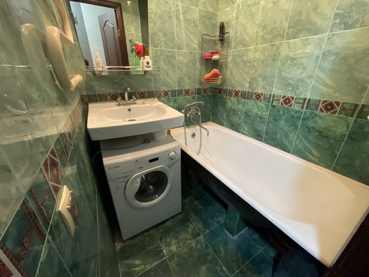 Продам трехкомнатную (3-комн.) квартиру, Пахринский проезд, 10, Подольск г