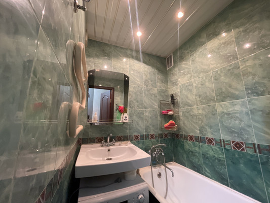 Продам трехкомнатную (3-комн.) квартиру, Пахринский проезд, 10, Подольск г