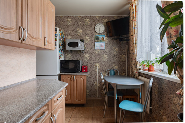 Продам трехкомнатную (3-комн.) квартиру, Загребский б-р, 33к2, Санкт-Петербург г