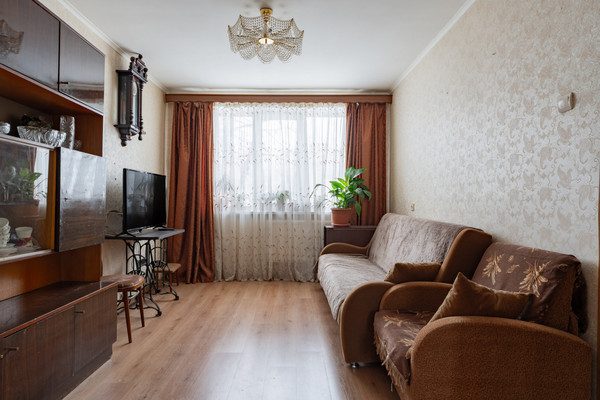 Продам трехкомнатную (3-комн.) квартиру, Загребский б-р, 33к2, Санкт-Петербург г