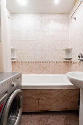 Продам трехкомнатную (3-комн.) квартиру, Загребский б-р, 33к2, Санкт-Петербург г