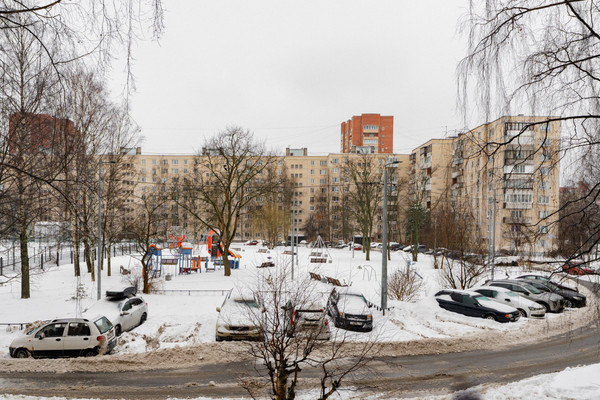 Продам трехкомнатную (3-комн.) квартиру, Загребский б-р, 33к2, Санкт-Петербург г