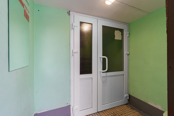 Продам трехкомнатную (3-комн.) квартиру, Загребский б-р, 33к2, Санкт-Петербург г