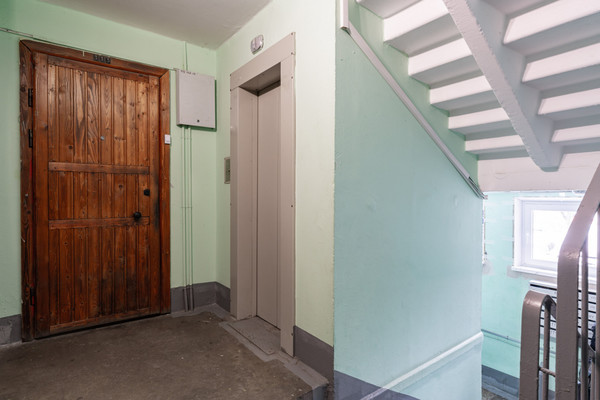 Продам трехкомнатную (3-комн.) квартиру, Загребский б-р, 33к2, Санкт-Петербург г