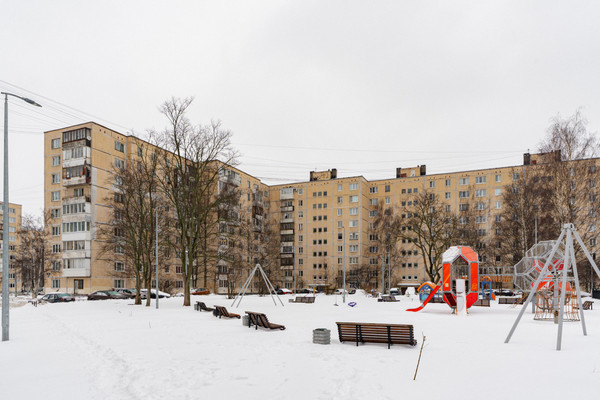 Продам трехкомнатную (3-комн.) квартиру, Загребский б-р, 33к2, Санкт-Петербург г