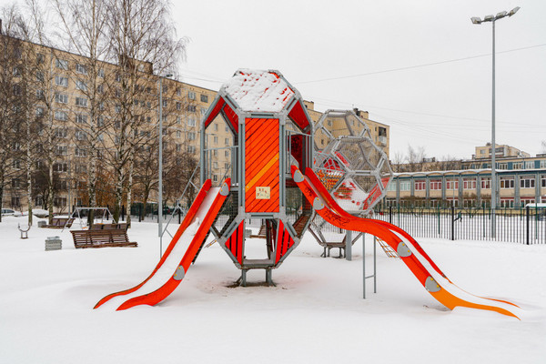 Продам трехкомнатную (3-комн.) квартиру, Загребский б-р, 33к2, Санкт-Петербург г