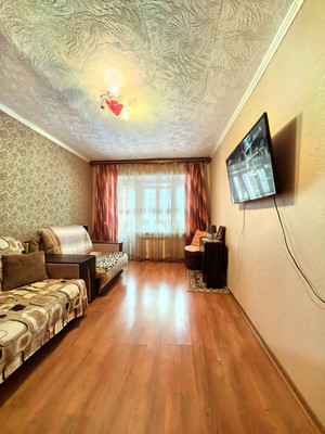 Продам двухкомнатную (2-комн.) квартиру, Парковая ул, 57кБ, Слащево д