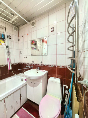 Продам двухкомнатную (2-комн.) квартиру, Парковая ул, 57кБ, Слащево д