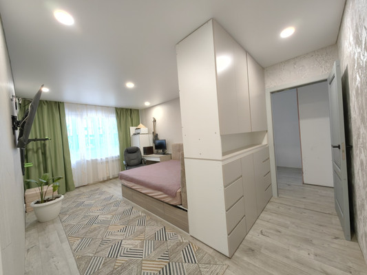 Продам двухкомнатную (2-комн.) квартиру, Челюскина ул, 27А, Казань г