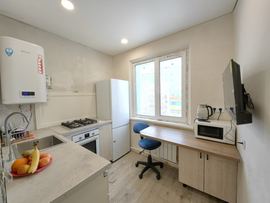 Продам двухкомнатную (2-комн.) квартиру, Челюскина ул, 27А, Казань г