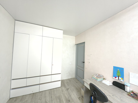 Продам двухкомнатную (2-комн.) квартиру, Челюскина ул, 27А, Казань г