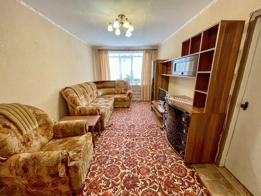 Продам трехкомнатную (3-комн.) квартиру, 2-й Микрорайон ул, 23, Эльбан рп