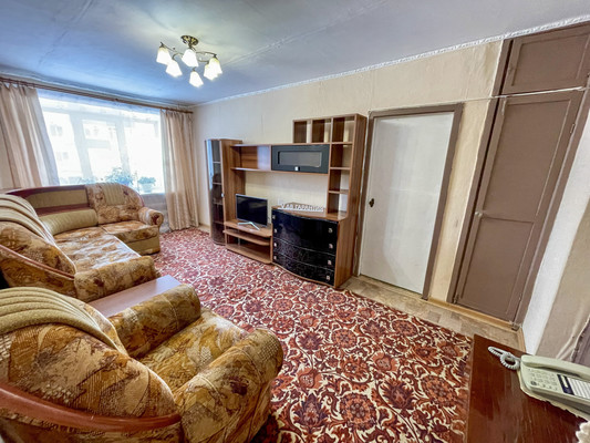 Продам трехкомнатную (3-комн.) квартиру, 2-й Микрорайон ул, 23, Эльбан рп